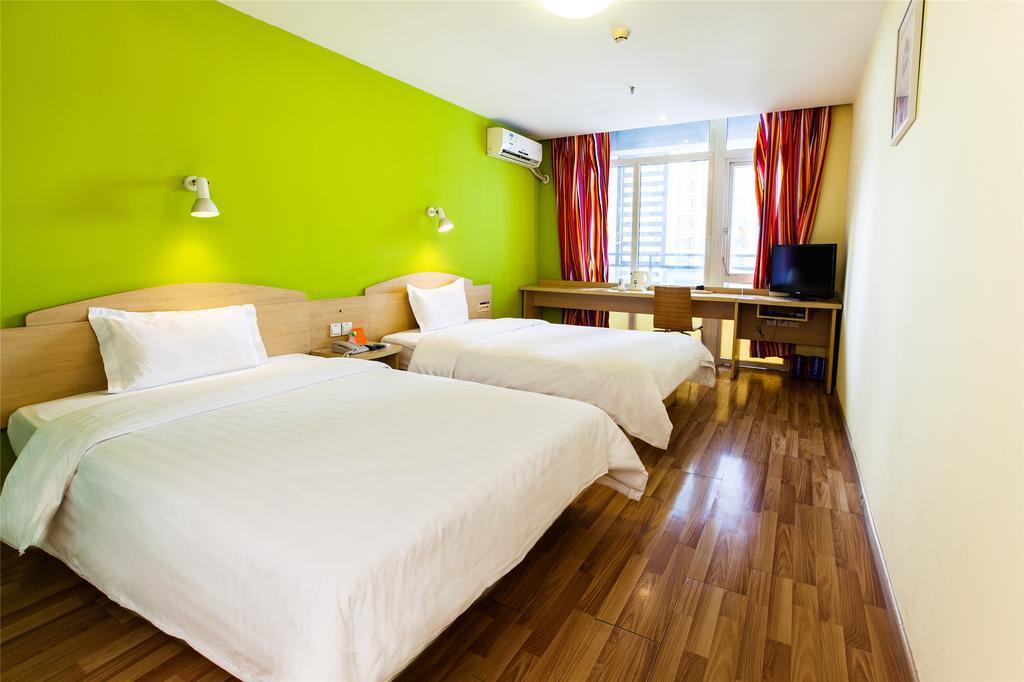 7Days Inn Wuhan Fanhu Metro Station Room photo